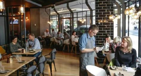 新西兰五星酒店奇葩规定！打包剩菜竟要签免责协议，网友炸锅了