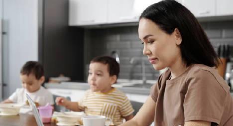 加拿大职场妈妈的困境：RTO政策让远程办公优势荡然无存