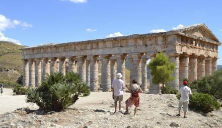 希腊留学新观察:社会动态与教育环境分析