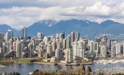 加拿大留学大门正在关闭?2025年学生签证拒签率飙升至62%,背后真相令人震惊