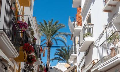 西班牙留学优势解析:低廉成本与多元文化体验