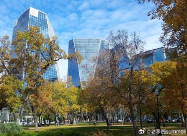 加拿大求职新规重磅来袭!2026年起,招聘广告禁止“本地经验”要求,薪资必须透明